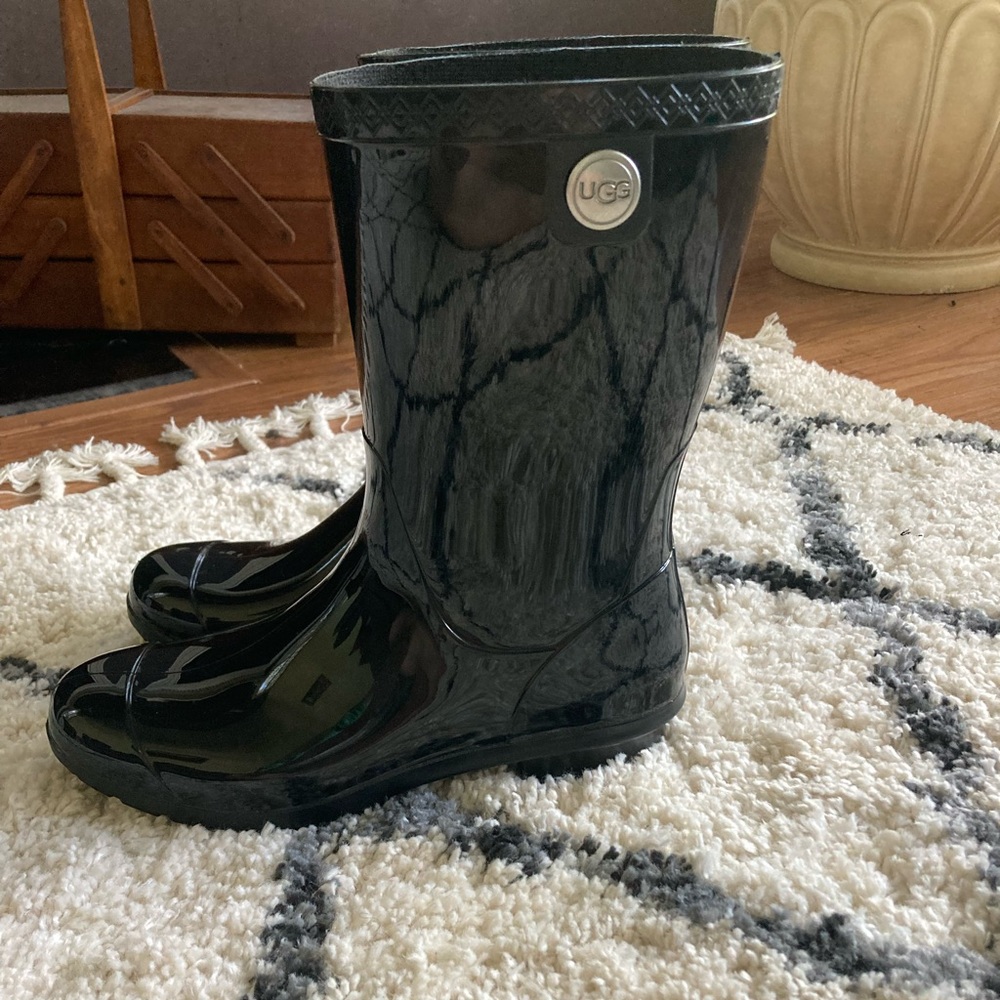 Black Ugg rain boots